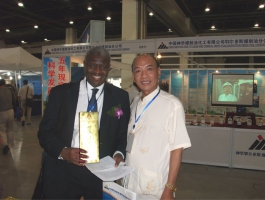 陈胜利博士在上海世博会上...